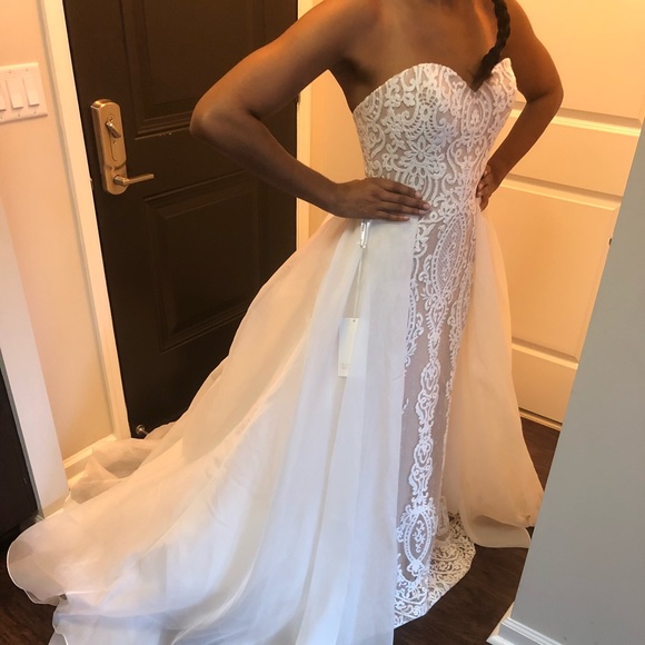 Badgley Mischka “Amal” Wedding Dress - Picture 3 of 8